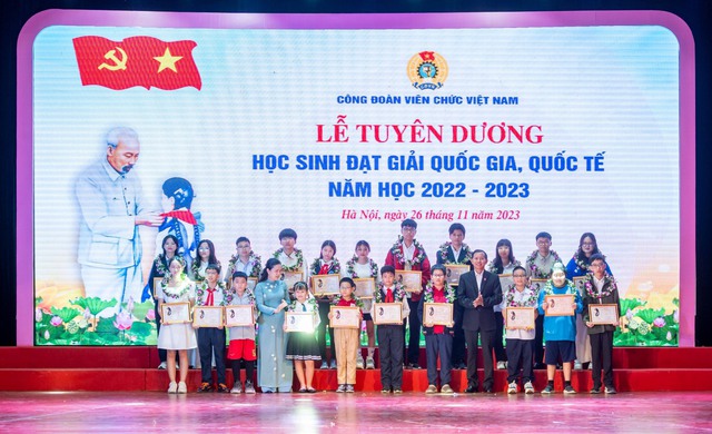 Lễ tuyên dương học sinh đạt giải quốc gia, quốc tế năm học 2022-2023 - Ảnh 6.